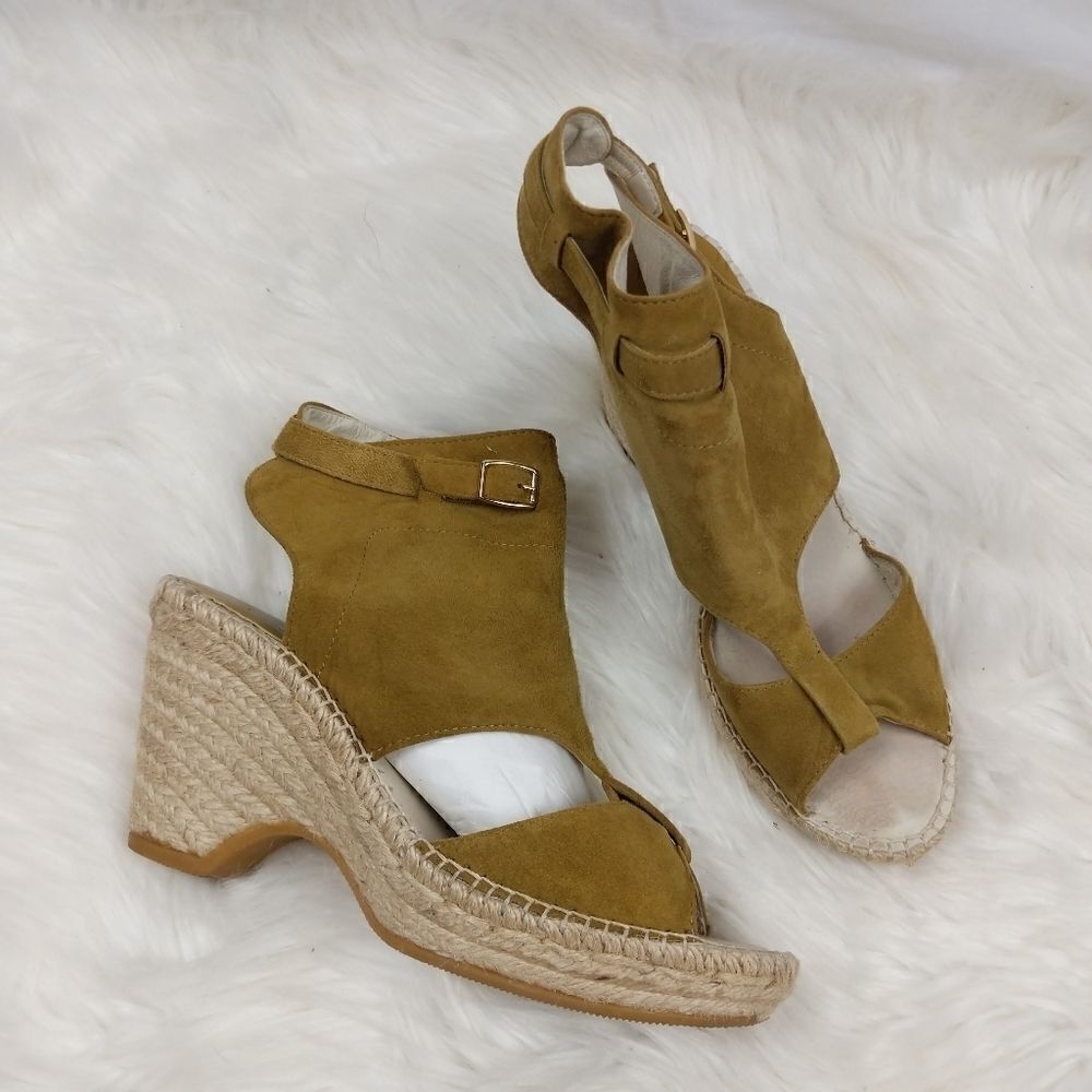 Bettye Muller Women's Size 39 EUR 8.5-9 US Gold Su